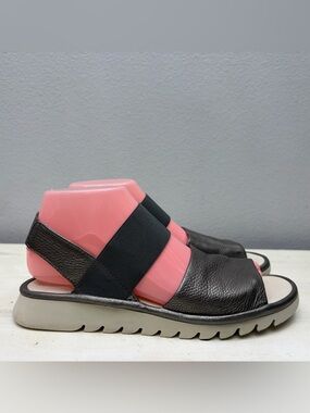 The Flexx Grey Banzai Slingback Sandals Size 8